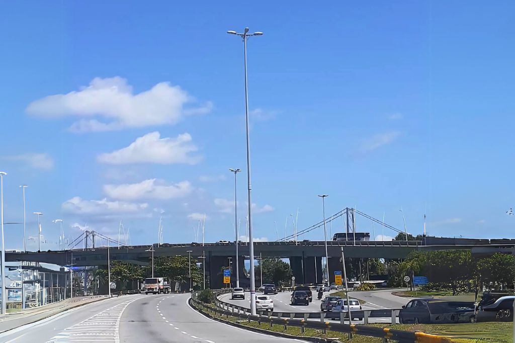 Postes e Torres Monotubulares em fibra